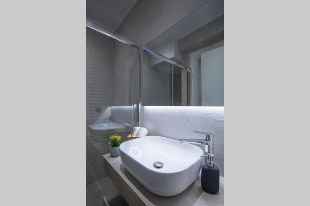 City Center Modern Renovated Apartment Athen Eksteriør bilde